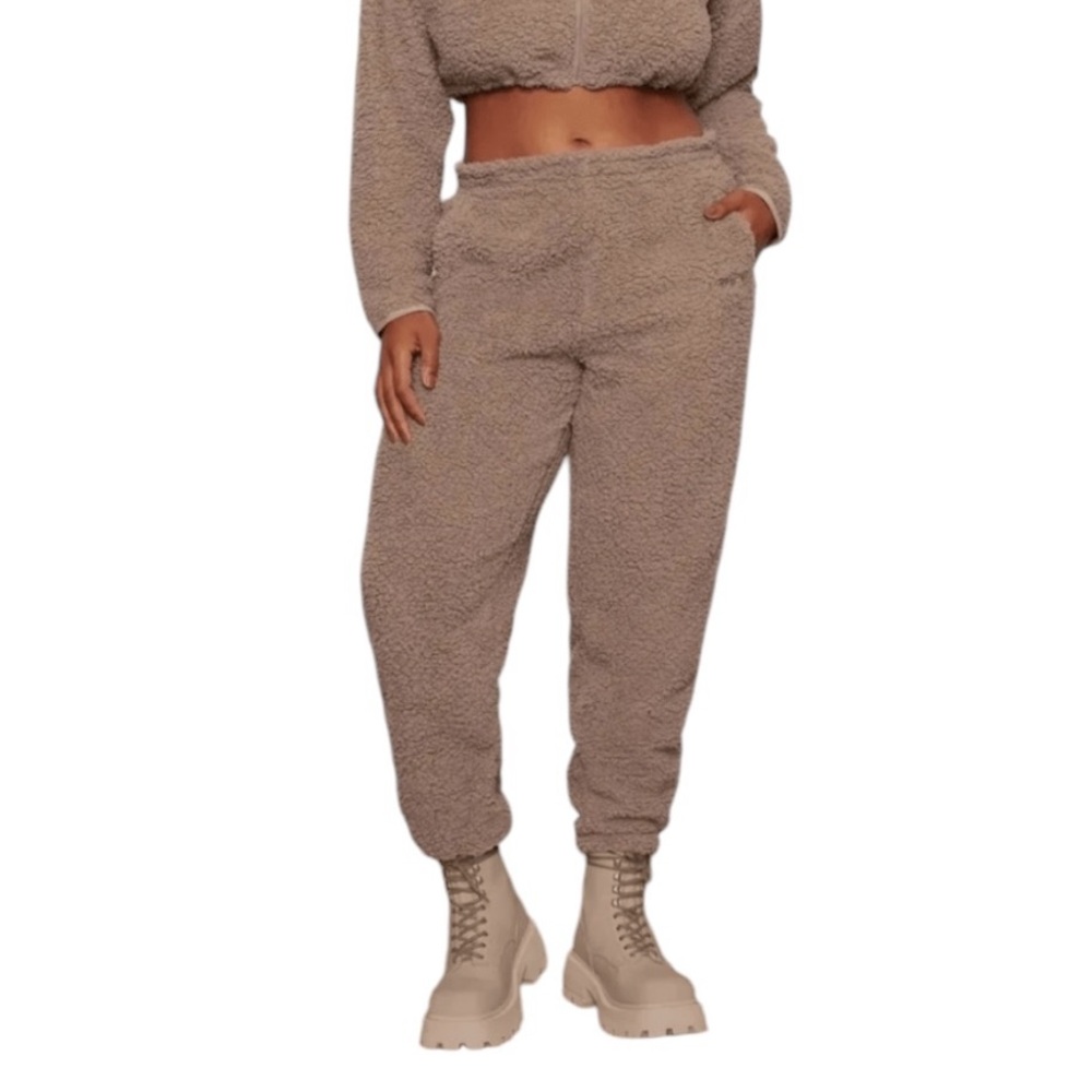 Skims Teddy Sherpa Joggers in Desert